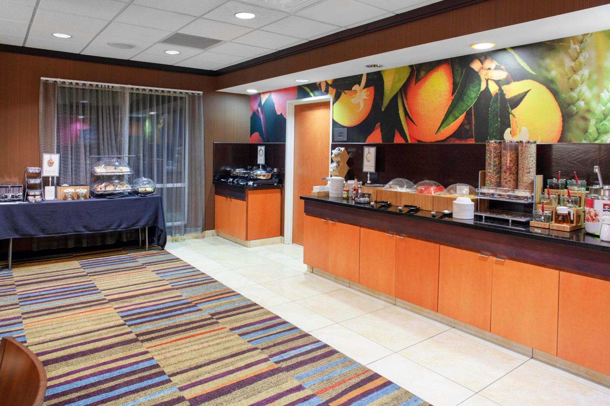 Fairfield Inn And Suites By Marriott Сеймур Экстерьер фото