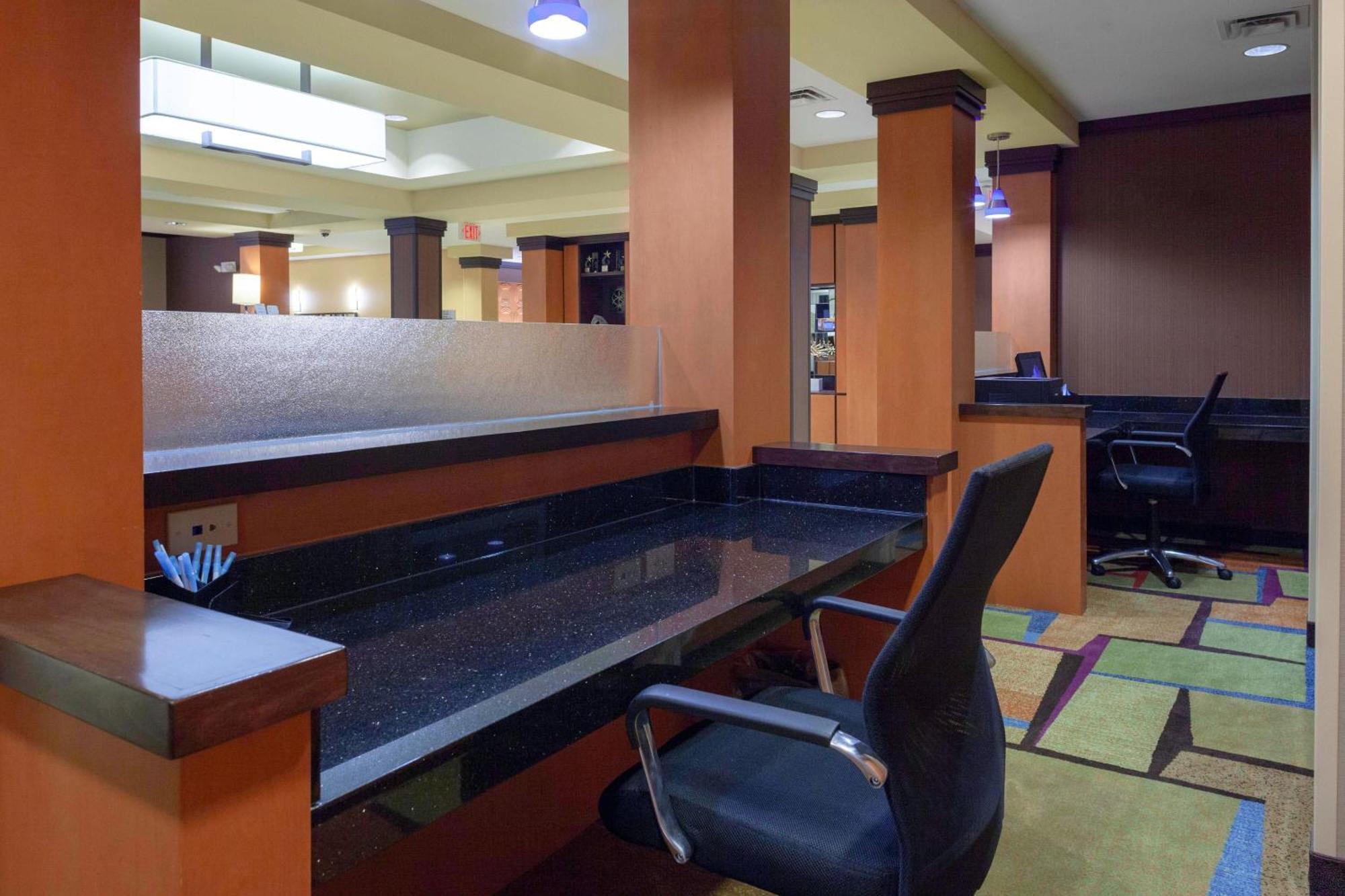 Fairfield Inn And Suites By Marriott Сеймур Экстерьер фото