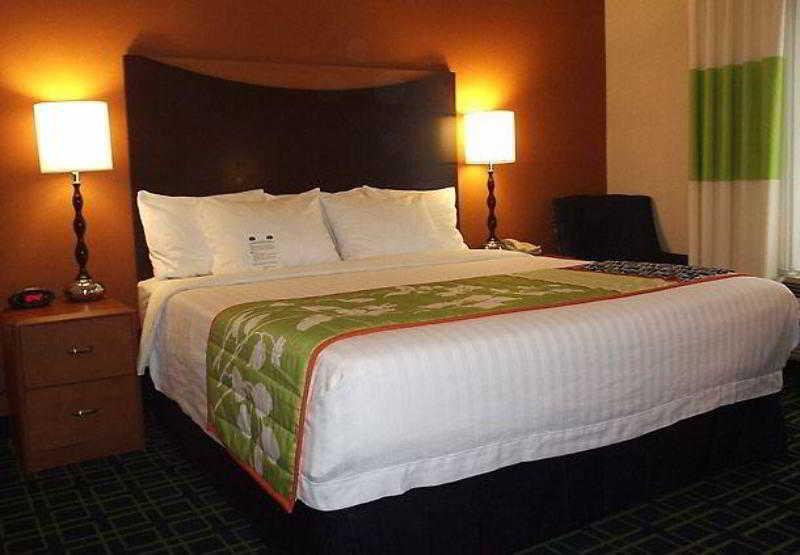 Fairfield Inn And Suites By Marriott Сеймур Экстерьер фото
