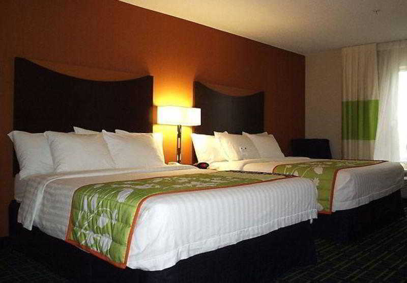 Fairfield Inn And Suites By Marriott Сеймур Экстерьер фото